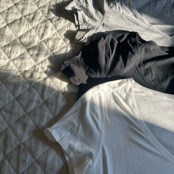 Lululemon love vneck tshirt in gray, white & black - Picture 5 of 5